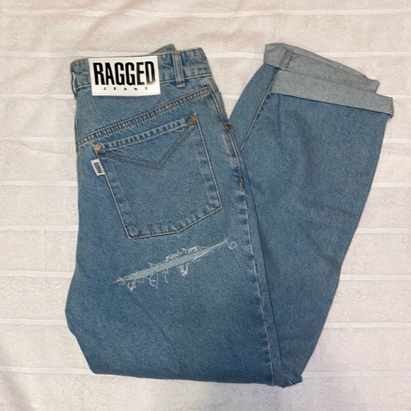 Free People RAGGED light wash blue jeans with hole on butt - Picture 3 of 4